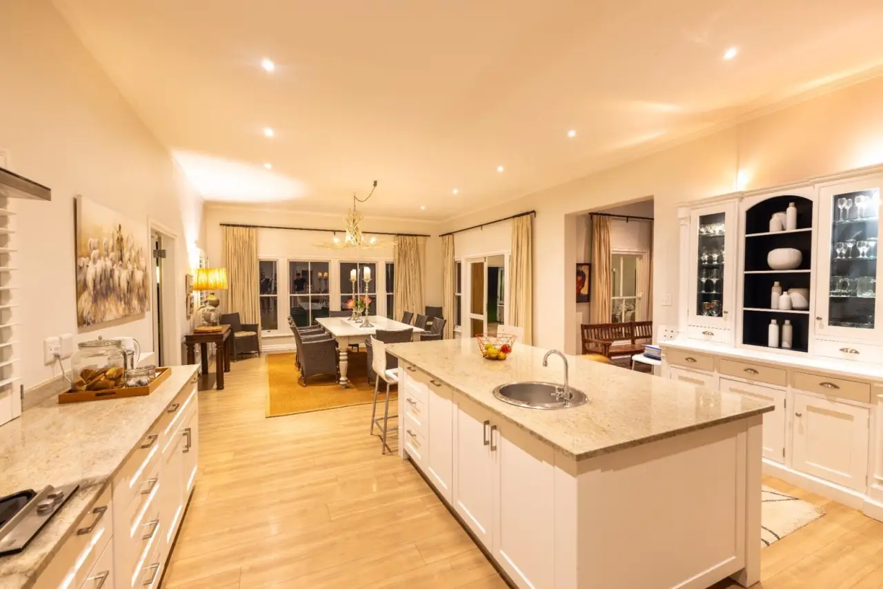 5 Bedroom House for Sale in Nottingham Road, photo 2