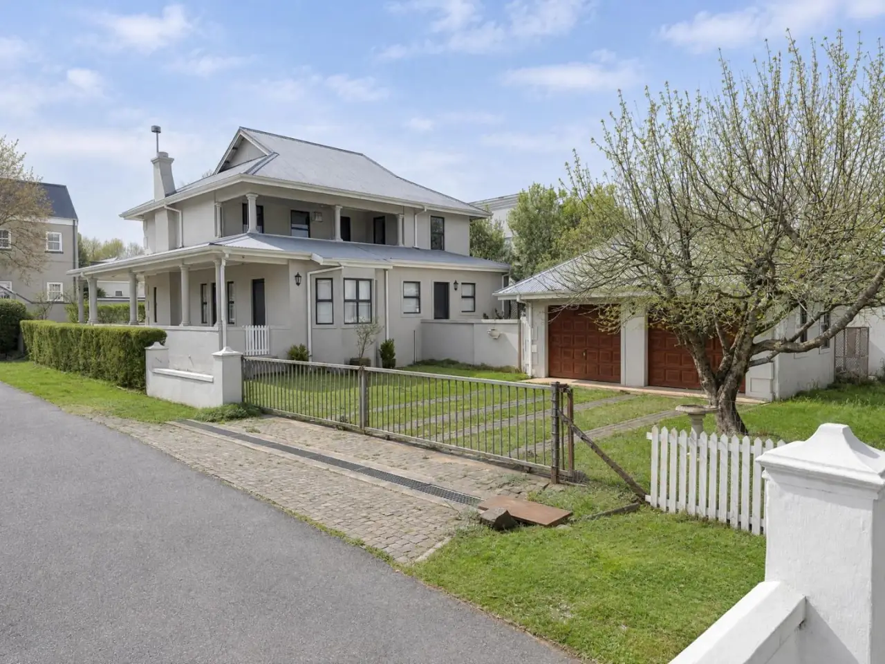 4 Bedroom House for Sale in Gowrie Village