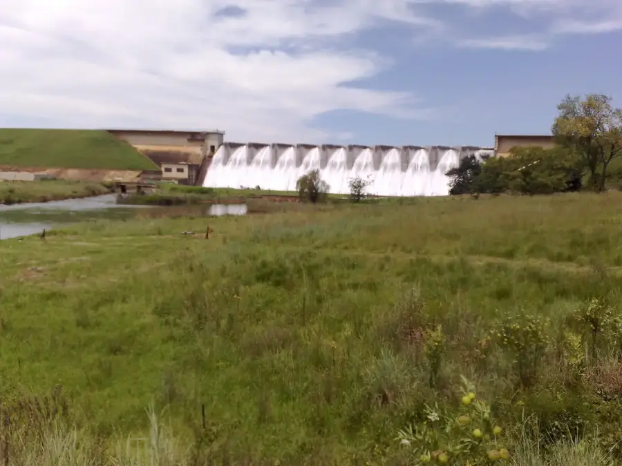 Midmar Dam with hills behind